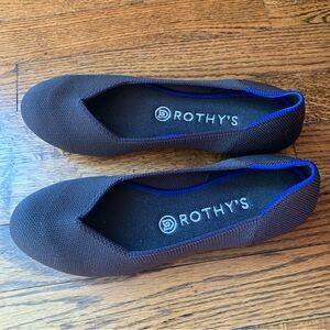 Rothys size 8 flats “Mink” (muted black) blue trim